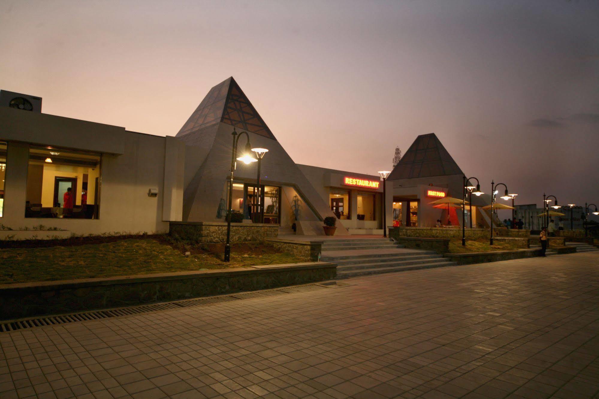 Sentosa Resorts Chinchvad Exterior foto